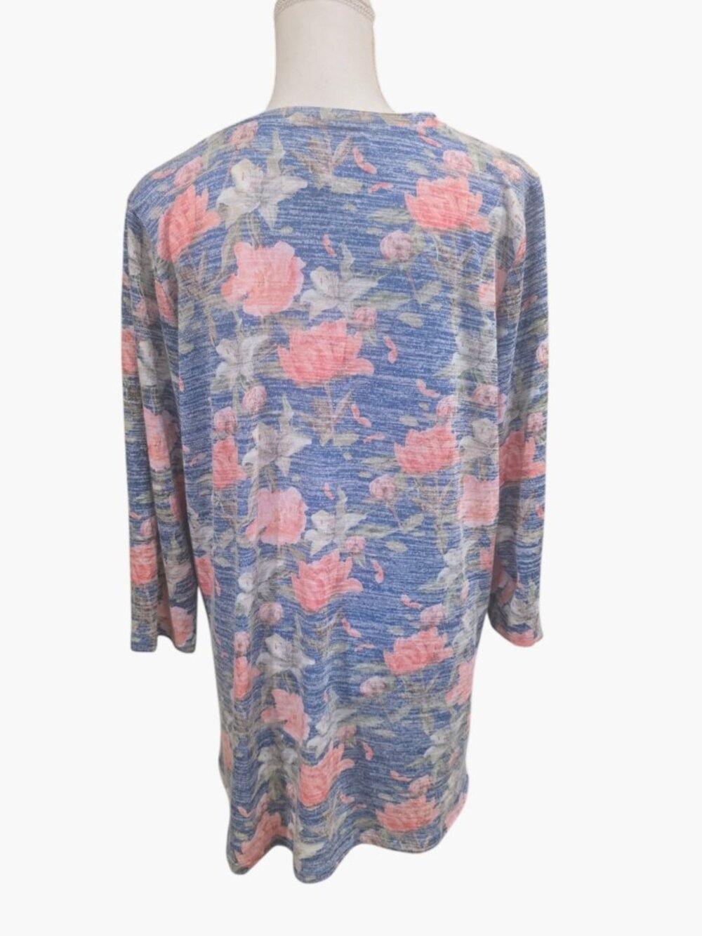 CUPIO Blue Floral Soft Knit V-Neck Collar 3/4 Sleeve Top Shirt Size XL NEW - Picture 2 of 5